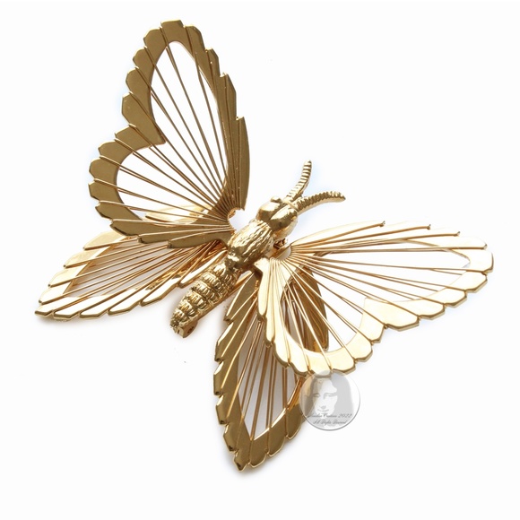 Vintage Butterfly Brooch Pin Gold Metal Figural Dimensional by Monet 1980s - Picture 1 of 10